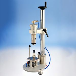 Macchina aggraffatrice pneumatica per Profumi AP01